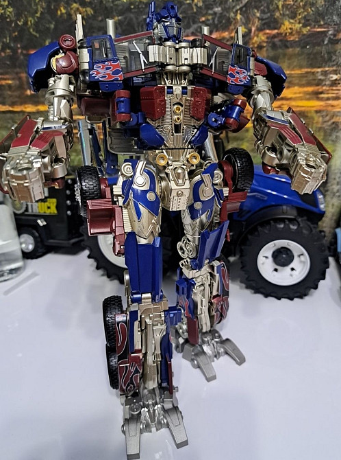 Трансформер Optimus Prime  Высота трансформера 30 см Киев - изображение 2