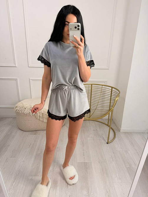Жіноча піжама-двійка з велюру з мереживом Сірий Одеса - фото 4