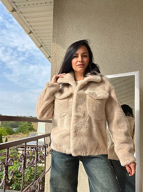 Шуба жіноча A-N 6627 коротка штучне хутро накладені кишені кнопки на резинці, бежевий, one size Київ - фото 18