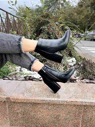 Nivelle Черевики жіночі шкіряні на підборах демісезонні чорні на блискавці 5563/9561-9549 / Чер Коломыя