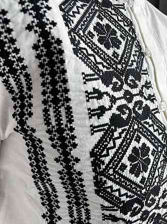 Чоловіча вишиванка з чорним вишитим орнаментом на гудзиках котон 80%, 20% поліестер Одеса