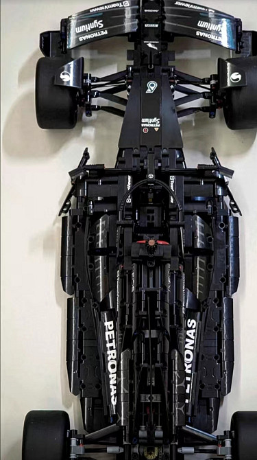 Конструктор машинкаTechnic Mercedes-AMG F1 W14 E Performance в масштабе 1:8 на 1642 деталі болід мерседес чорн Київ - фото 10