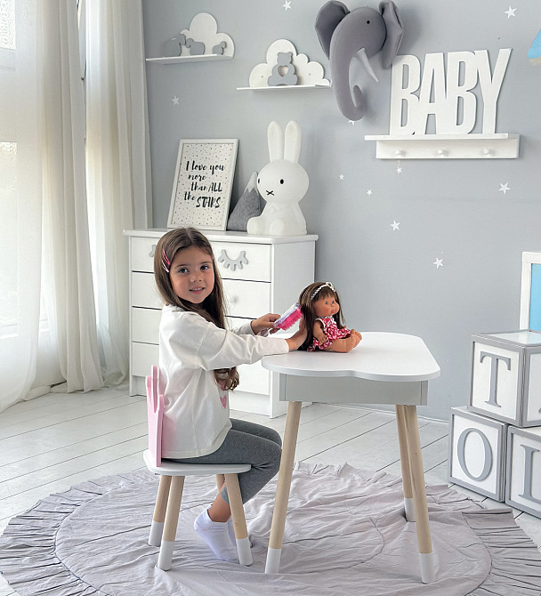 Столик облачко с удобной нишей 54х68х50 и стульчик корона 26х26х24, стол и стул в детскую, белый с розовым Каменское - изображение 3