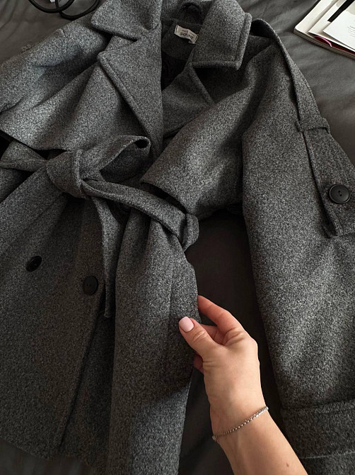 Женское короткое утепленное пальто оверсайз 42-46 Графит Одесса - изображение 7