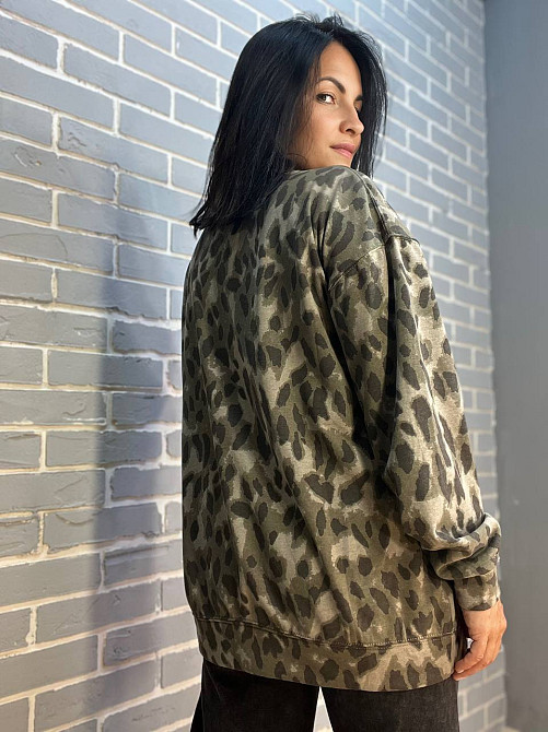 Свитшот женский W 3022 оверсайз удлиненный леопардовый принт one size оливковый, оливковый, one size Киев - изображение 10