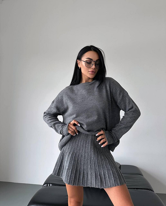 Женский трендовый костюм юбка плиссе с высокой талией + оверсайз свитер Одесса - изображение 1
