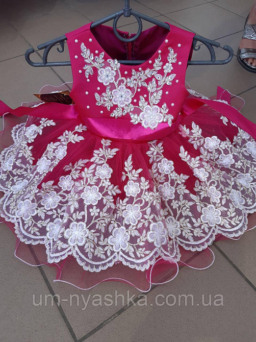 Нарядное платье на 6-12 месяцев 