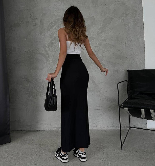 Жіноча базова максіспідниця з привабливим розрізом креп дайвінг 46/48 Одеса - фото 4