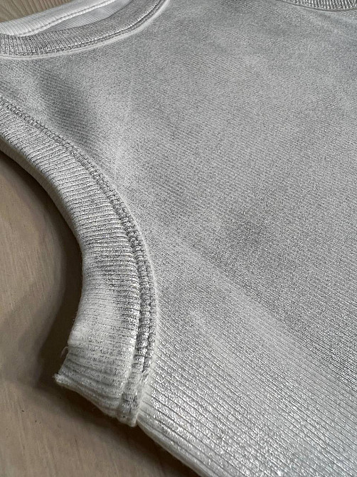 Майка женская A-N 332 в рубчик с эффектом серебристого напыления, белый, one size Киев - изображение 13