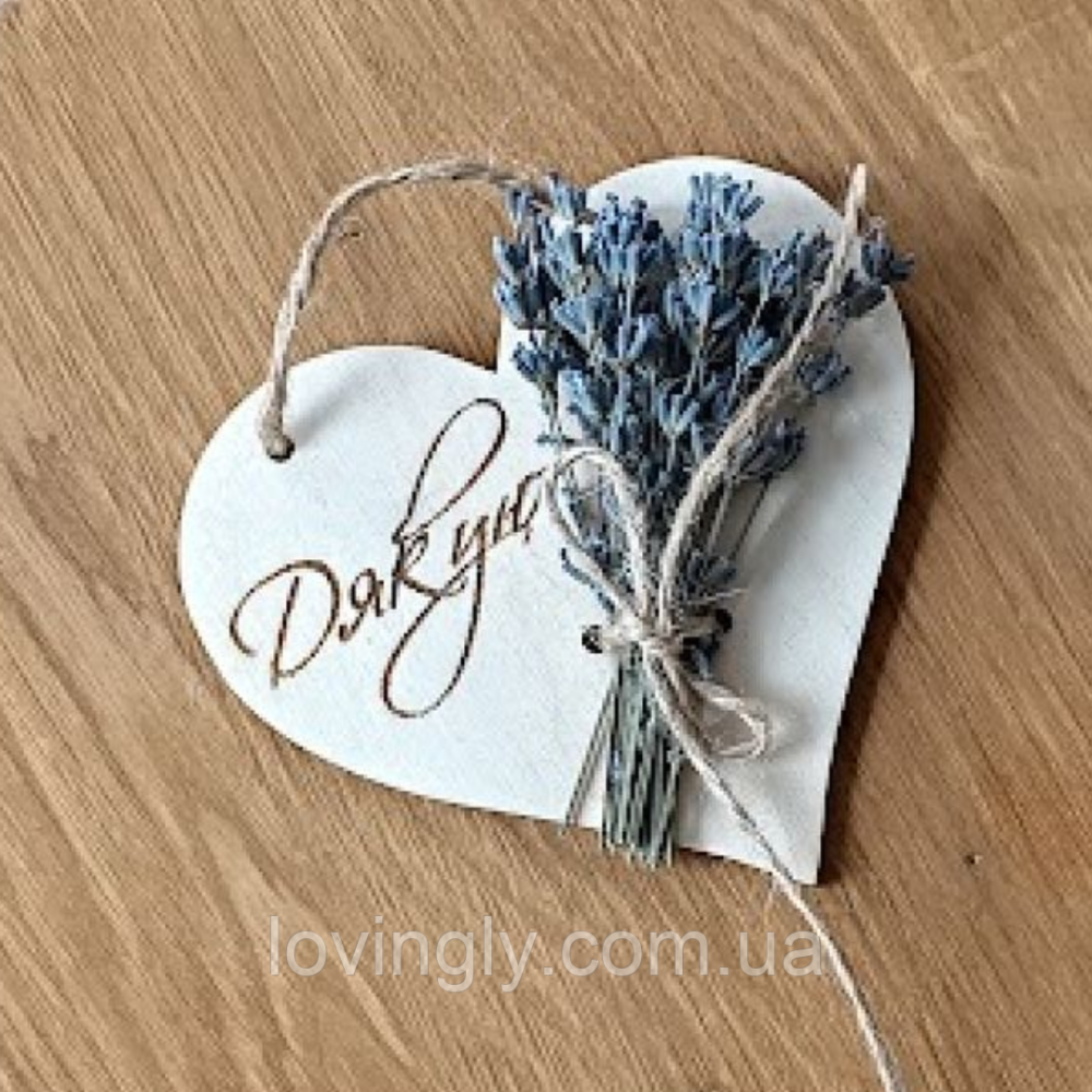 Открытка ручной работы декорирована цветами 