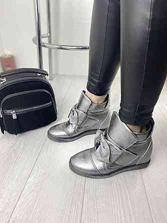 Жіночі снікерси 2415 срібні натуральна шкіра демісезонні підошва 2/7 см розмір 38 (3233) Коломия