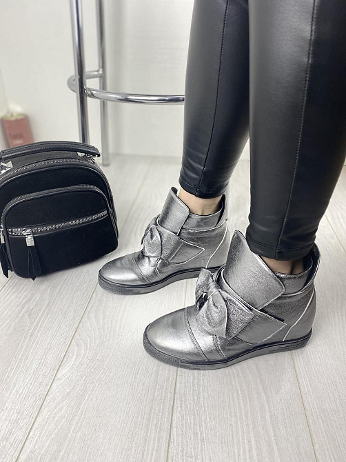 Жіночі снікерси 2415 срібні натуральна шкіра демісезонні підошва 2/7 см розмір 38 (3233) Коломия - фото 1