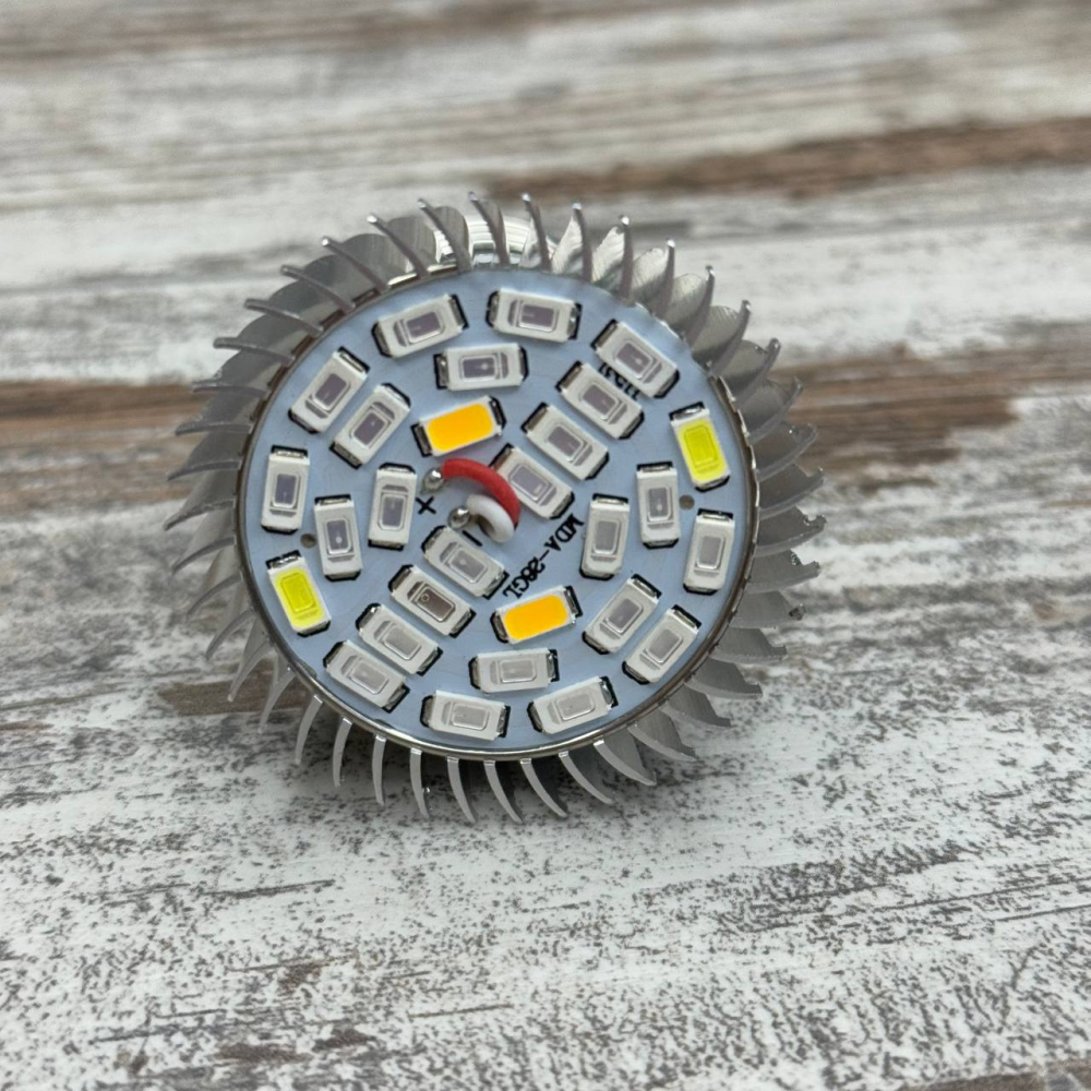 Фитолампа для растений E27 28LED 8Вт, полный спектр, светодиодная лампа с радиатором охлаждения Киев - изображение 2