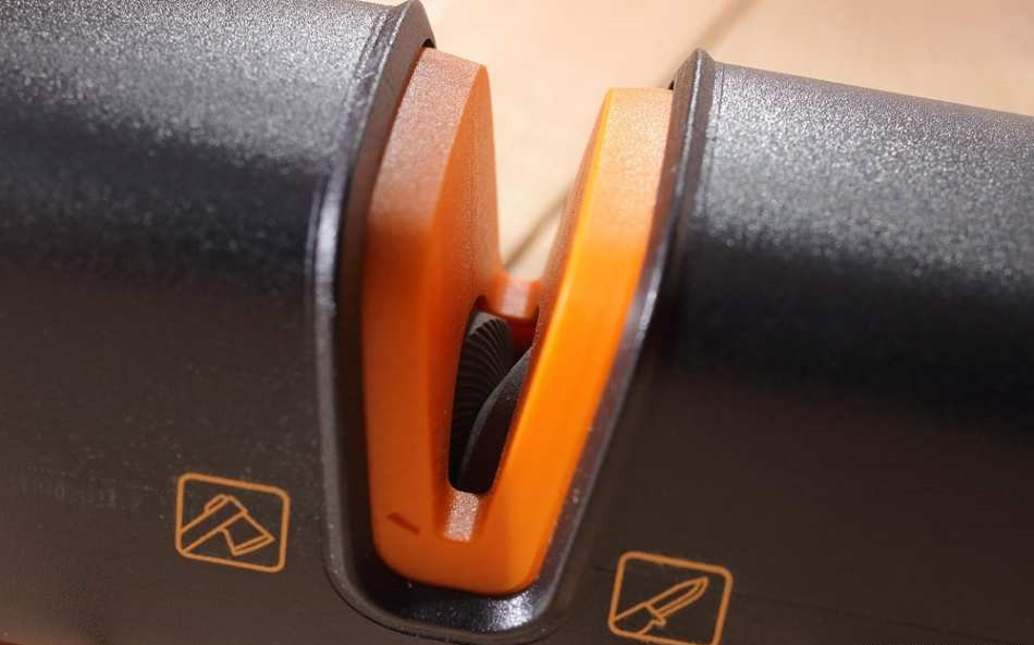 Точилка для топоров и ножей Fiskars 