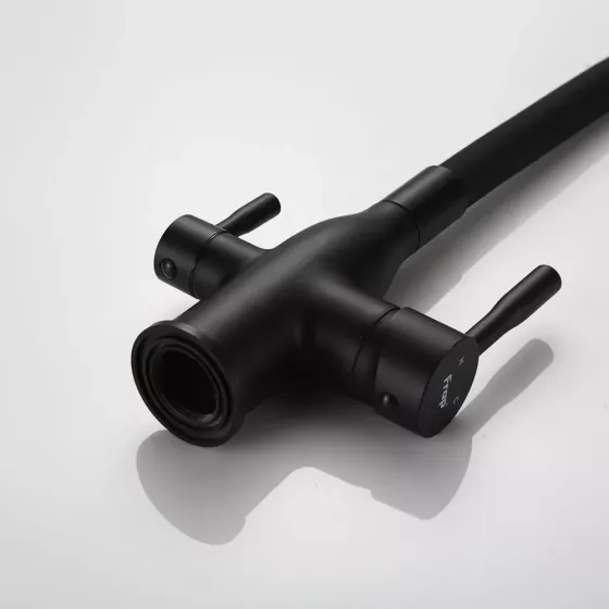 Смеситель для кухни под фильтр Frap F4396-6 с гибким изливом, черный Киев