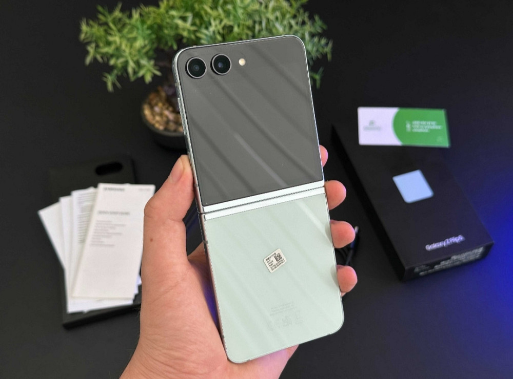 NEW Samsung Galaxy Z Plip5 8/512Gb Mint. Гарантия Trade in Киев - изображение 2