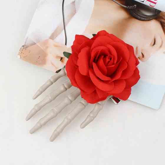 Скелет на Хэллоуин кисть руки с розой 17 на 9 см красно-серый Киев