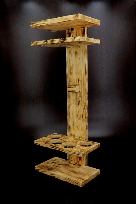 Настенная винная полка 