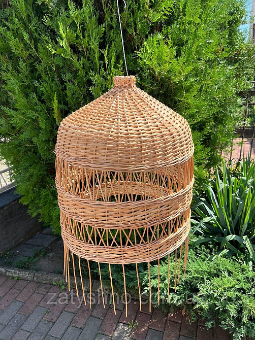 Плетеная люстра из лозы  в кафе Киев - изображение 4