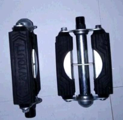 Педалі велосипедні (метал, гумова основа знімна, хром) Мукачево - фото 1