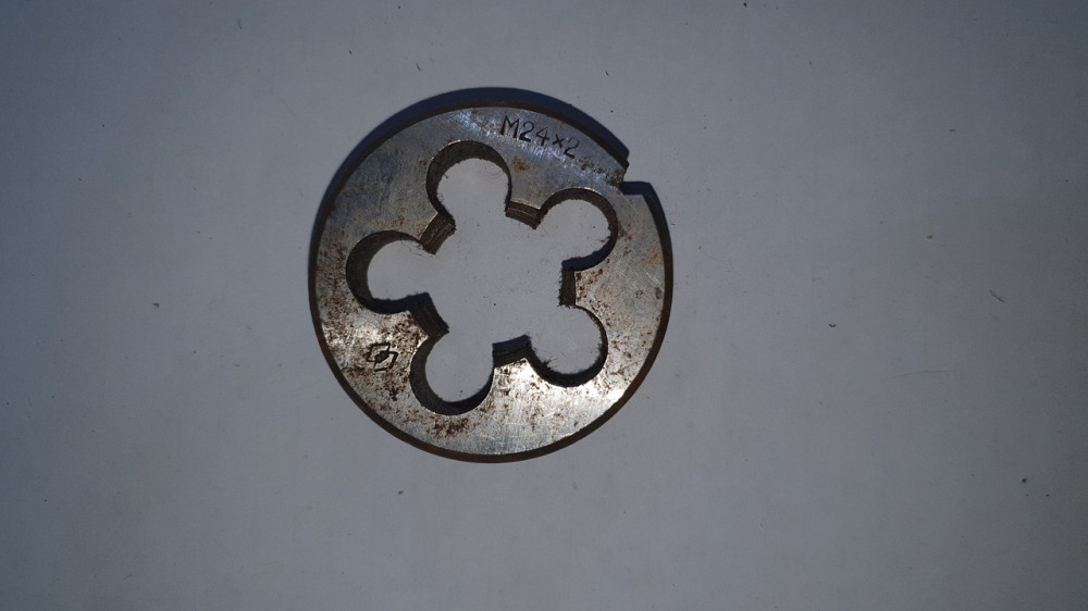 Плашка (лерка) метрическая М24х2. СССР. Харьков - изображение 1