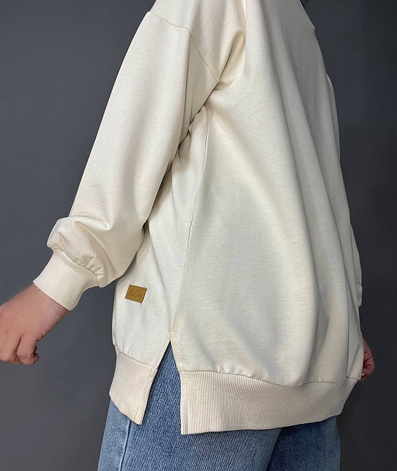 Свитшот женский My city 8054 удлиненный с воротничком разрезы по бокам оверсайз 48 , молочний, 48 Киев - изображение 14