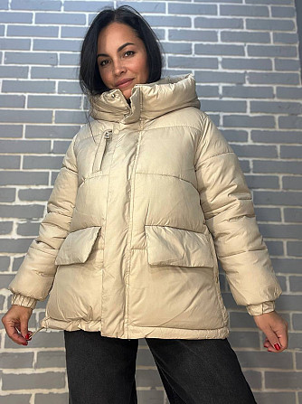 Куртка жіноча Lady Yep 9013 пуффер подовжена накладені кишені з капюшоном бежева, бежевий, 46 Одеса - фото 1