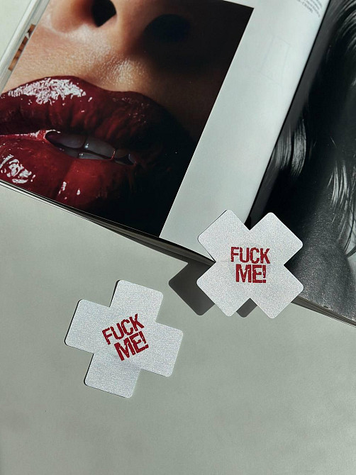 Накладка на груди Стікіні Fuck me пестиси Наклейка прикраса для сосків з написом червона Одеса - фото 4