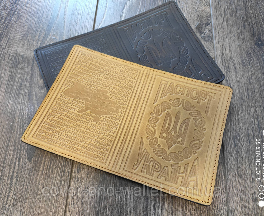 Шкіряна обкладинка на паспорт ручної роботи жовтого кольору Puos Київ - фото 1