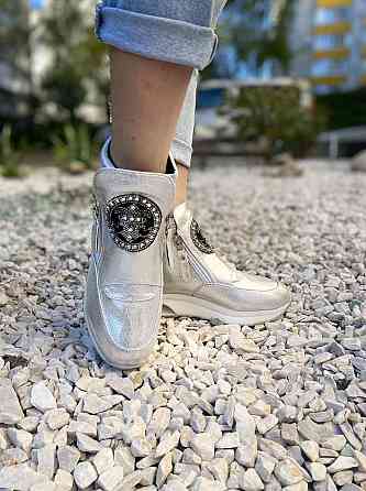 Жіночі черевики VEAGIA срібні еко-шкіра з напиленням висота 12см стелька 36р.-23см 37р.-23,5см Коломия