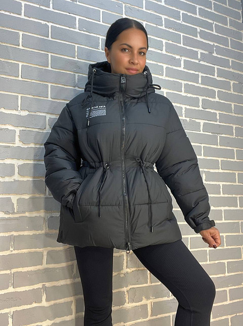 Куртка женская Lady Yep 9020 удлиненная затяжка шнурок на талии надпись на груди черная, черный, 46 Киев - изображение 13