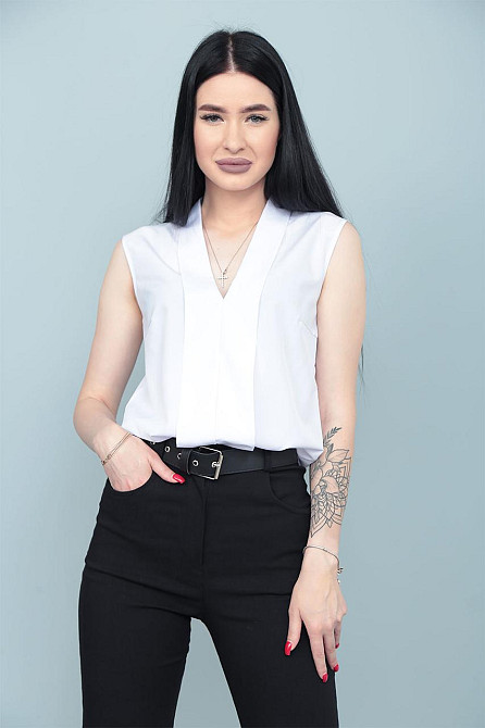 Летняя блузка без рукавов 