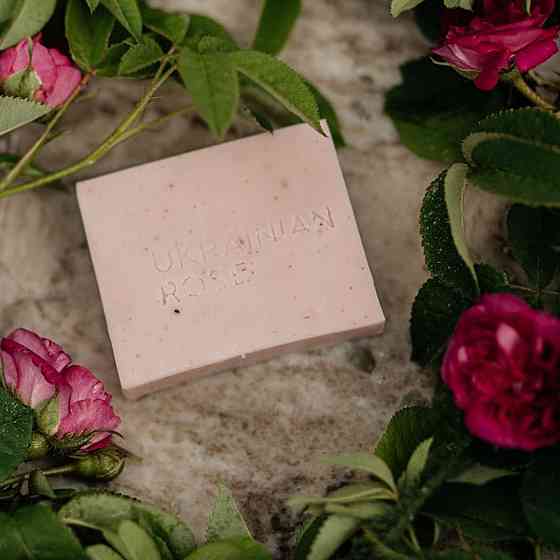 Увлажняющее и тонизирующее мыло с экстрактом дамасской розы Ukrainian Rose 100 г Киев