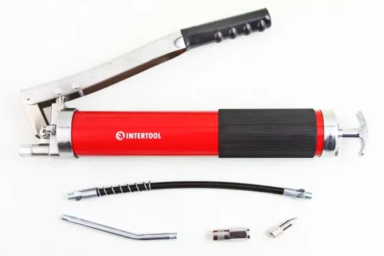 Шприц для смазки Intertool двухплунжерный, резин. ручка, с 3 насадками и шлангом Винница