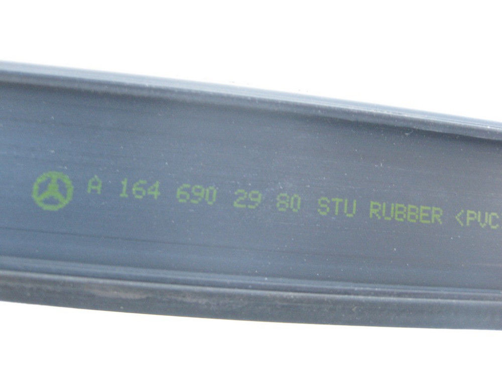 Mercedes-Benz  A1646902980 Молдинг даху лівий з викрутками під рейлінг даху ML W164 Одесса - изображение 9