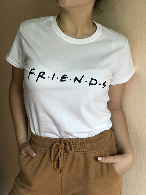 Женская футболка 100% хлопок с надписью FRIENDS Черновцы - изображение 1