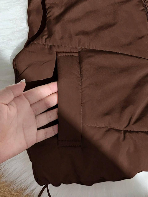 Женская жилетка укороченная с карманами на молнии плащевка эмми на синтепоне Шоколад, 46/48 Одесса - изображение 4