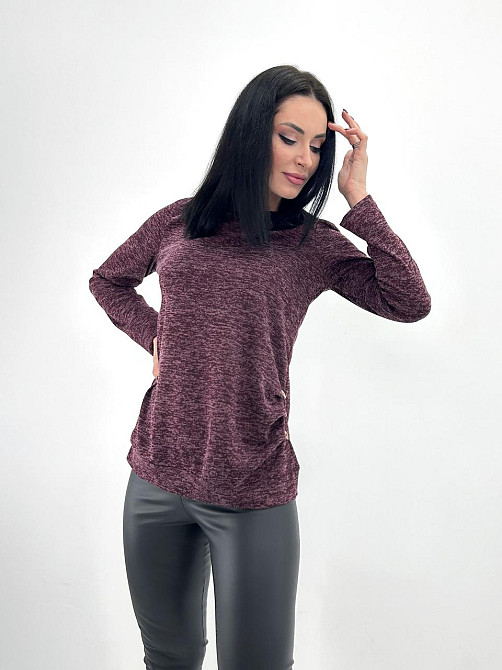 Женская кофта с пуговицами 