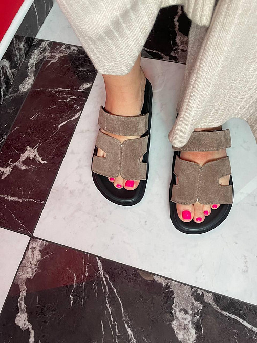 SEE SEVEN Модні шльопанці жіночі з натуральної замші капучино на низькому ходу SEE SEVEN 1662 р Коломыя - изображение 4