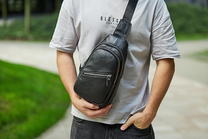 Кожаная мужская нагрудная сумка слинг черная Tiding Bag 79906 Каменское - изображение 6