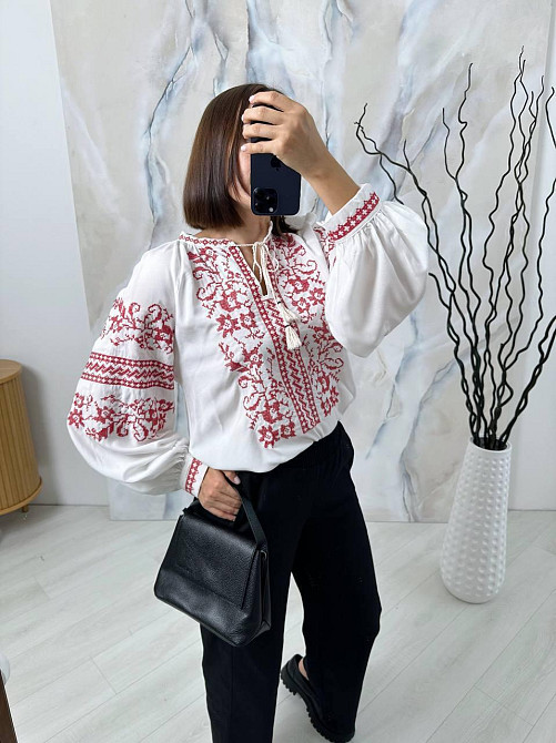 Женская современная вышиванка с красной вышивкой 80% коттон, 20% полиэстер Белый, 46 Одесса - изображение 1