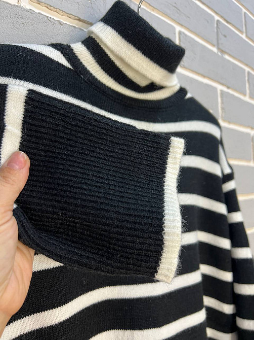 Свитер женский A-N 263 оверсайз горло полоса разрезы свободный, черный, one size Одесса - изображение 2