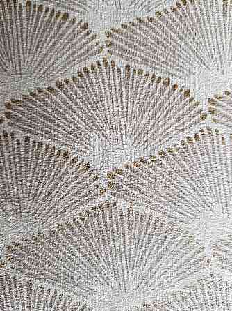 Шпалери вінілові Decoprint Breeze 0.53х10 м геометрія смужки віяло бежеві золотисті на світло-бежевому Київ