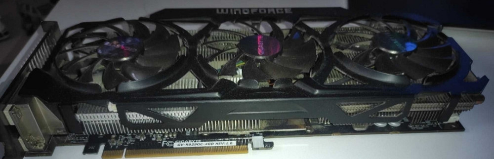 Видеокарта: AMD R9 290 Gigabyte Windworce 4Gb Киев - изображение 4