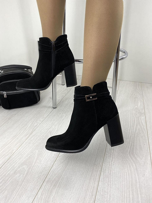 Injers Класичні черевики жіночі демісезонні весна-осінь чорні, натуральна замша на підборах р. Коломыя - изображение 2