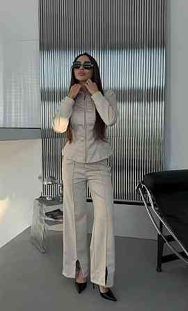 Женский стильный костюм двойка: жакет и штаны с разрезами замш на дайвинге Айвори, 46/48 Одесса