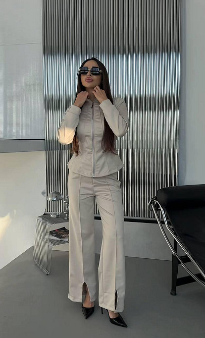 Женский стильный костюм двойка: жакет и штаны с разрезами замш на дайвинге Айвори, 46/48 Одесса - изображение 4