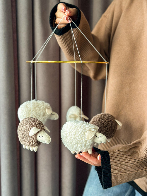 Дитячий мобіль на ліжечко для немовлят ручної роботи WooolyWool «Баранці» Київ - фото 4