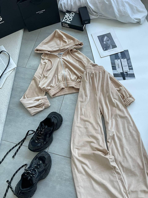Женский прогулочный оверсайз костюм двойка: кофта и штаны турецкий велюр. Бежевый Одесса - изображение 5