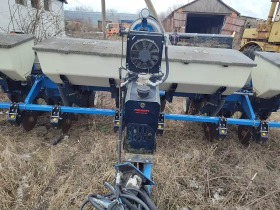 Сеялка Kinze 3000 пневматическая Днепр